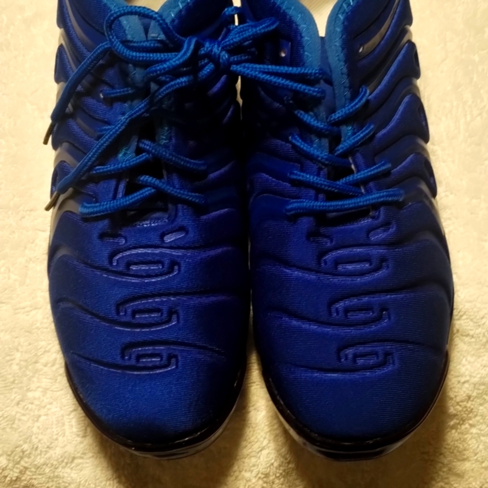 Ollo tennis shoes